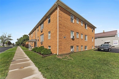 17703 Libby Rd unit 6, Maple Heights, OH 44137 - photo 3