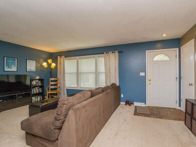 710 Arrowhead Ln NE, Cedar Rapids, IA 52402 - photo 3