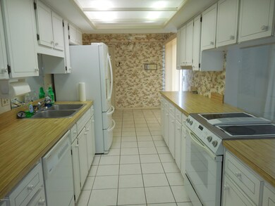 7232 Holiday Hill Cir N, Jacksonville, FL 32216 - photo 6