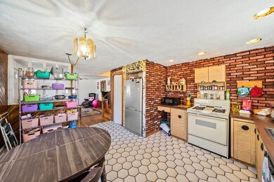 555 Court St, Brockton, MA 02302 - photo 5