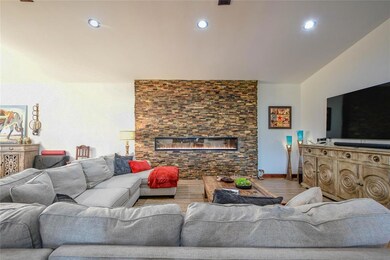 201 Marigold Ct, Granbury, TX 76049 - photo 5