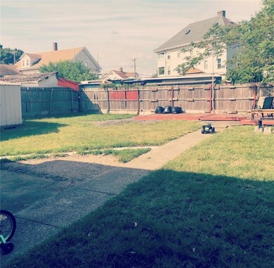 111 Mulberry St, Pawtucket, RI 02860 - photo 5