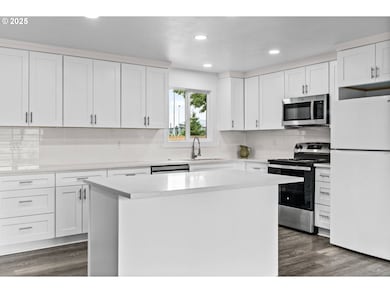 306 Broadway St, Springfield, OR 97477 - photo 7