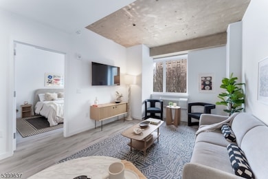 10 Commerce Ct unit 7H, Newark, NJ 07102 - photo 3