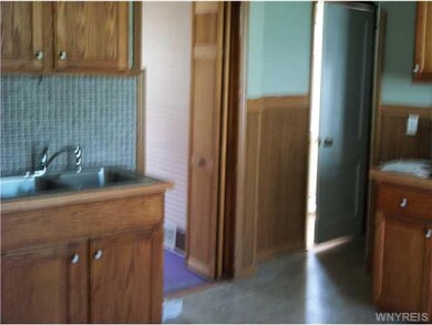 137 8th Ave, North Tonawanda, NY 14120 - photo 2