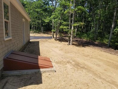 Side yard 657 Setucket