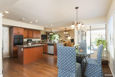 Kitchen and Eat-in