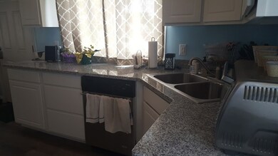 7 Bristol Rd unit B, Middletown, RI 02842 - photo 3