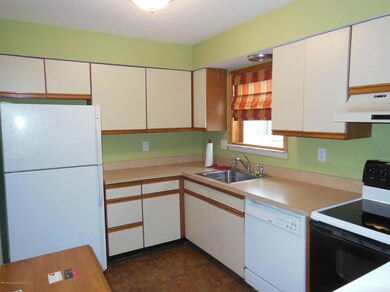 37 Greenwood Dr, Freehold, NJ 07728 - photo 3