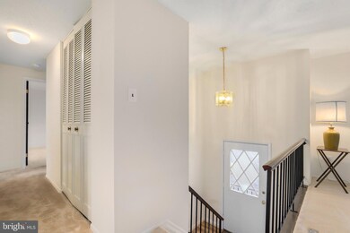 9201 Honey Creeper Ct, Burke, VA 22015 - photo 4