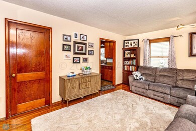 (4) Living Room 1