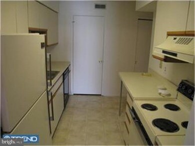 404B Cypress Point Cir unit 404B, Mount Laurel, NJ 08054 - photo 5