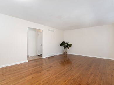 139 Monna St, Sugar Grove, IL 60554 - photo 4