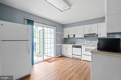 12115 Pheasant Run Dr, Laurel, MD 20708 - photo 4