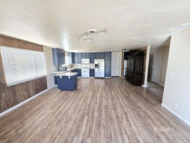 Kitchen & dining area