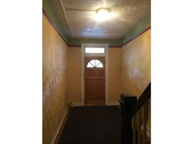 Entry/Foyer.