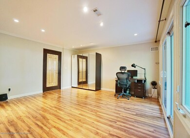 (7) Family Room Level 1