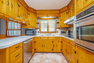 8 Squassick Rd, West Springfield, MA 01089 - photo 3