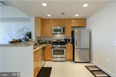 The Eclipse unit 624W, Arlington, VA 22202 - photo 3