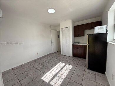 8860 SW 32nd St unit Back, Miami, FL 33165 - photo 3