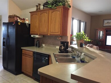 Kitchen breakfast bar