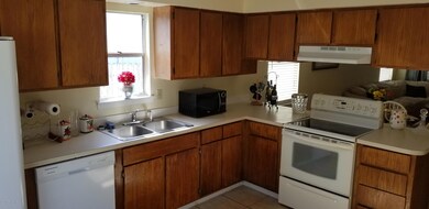 8925 Ivey Rd, Jacksonville, FL 32216 - photo 6