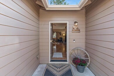 17329 Harlequin Dr, Bend, OR 97707 - photo 5