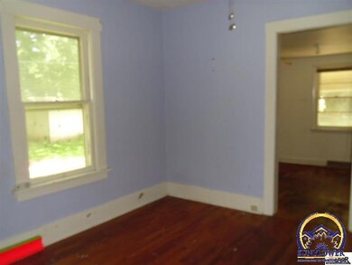 2314 SW Buchanan St, Topeka, KS 66611 - photo 5