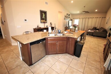 3330 N Pearwood Ave, Fresno, CA 93727 - photo 7