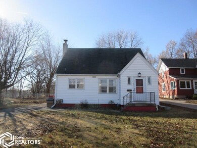 1614 Summit St, Marshalltown, IA 50158 - photo 2