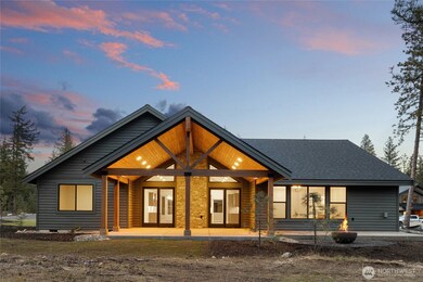 837 sq ft of outdoor living space with gas firepit