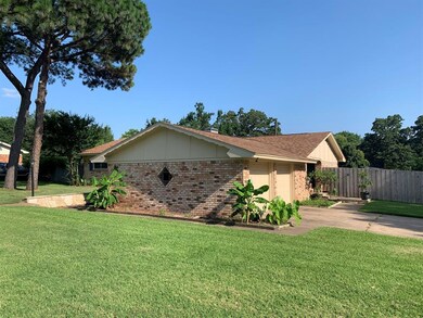 1037 Inwood Dr, Hurst, TX 76053 - photo 3