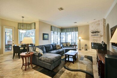 22-6340-US-1-interiors