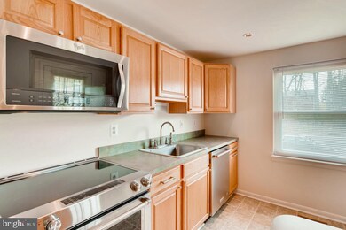 9419 Franklin Square Dr, Rosedale, MD 21237 - photo 7