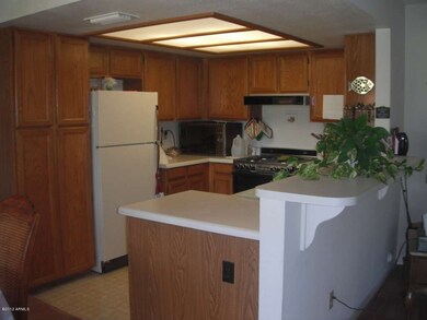 KITCHEN BREAKFAST BAR
