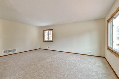 New (November 2018) paint and carpet throughout bo