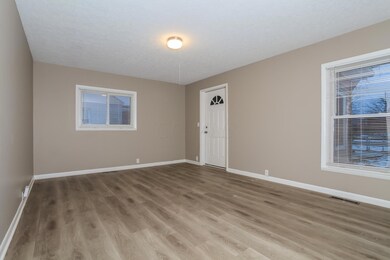 262 Fernhill Ave, Columbus, OH 43228 - photo 4