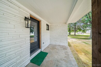 215 S Elliott St, Pryor, OK 74361 - photo 7