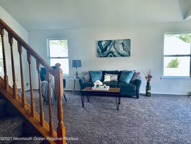 42 Farnworth Close unit 1000, Freehold, NJ 07728 - photo 6