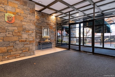 Franklin Towers unit 6K, White Plains, NY 10601 - photo 2