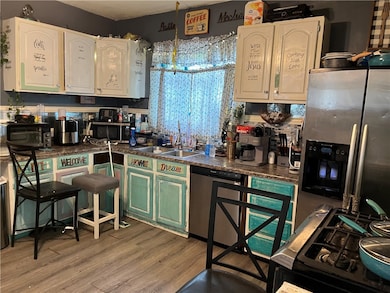 415 Bleakley Ave, New Castle, PA 16101 - photo 3