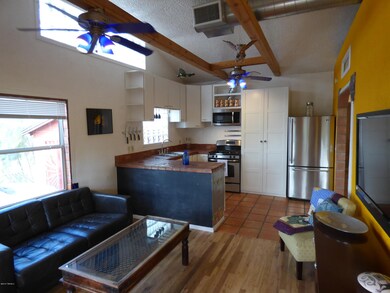 Living room / kitchen