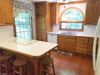 1893 Woodlane Ct, Asheboro, NC 27205 - photo 4