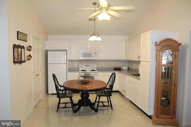 2013 Rudy Serra Dr unit 3D, Sykesville, MD 21784 - photo 5