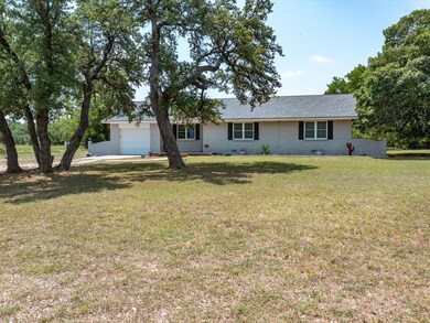 129 Gainesville St, Forestburg, TX 76239 - photo 3