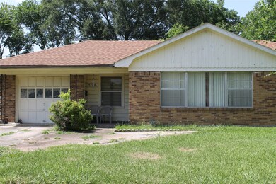 127 E Janisch Rd, Houston, TX 77022 - photo 6