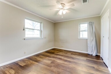 200 E Pleasantview Dr, Hurst, TX 76054 - photo 5