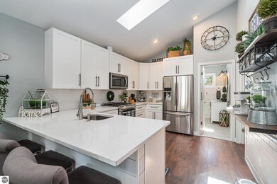 315 W Michigan Ave, Oscoda, MI 48750 - photo 4