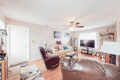 Large Den with Ceiling Fan!