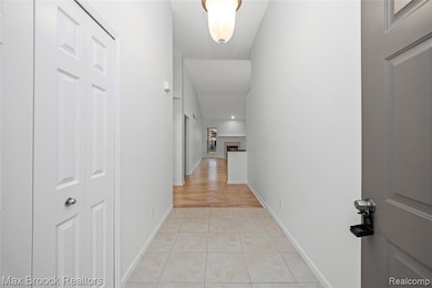 4852 Burberry Dr unit 212, Warren, MI 48092 - photo 5